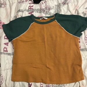 SO fitted green and tan tee